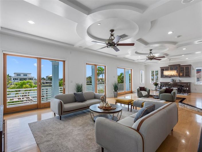 Image No.9-5 Bed Property for sale