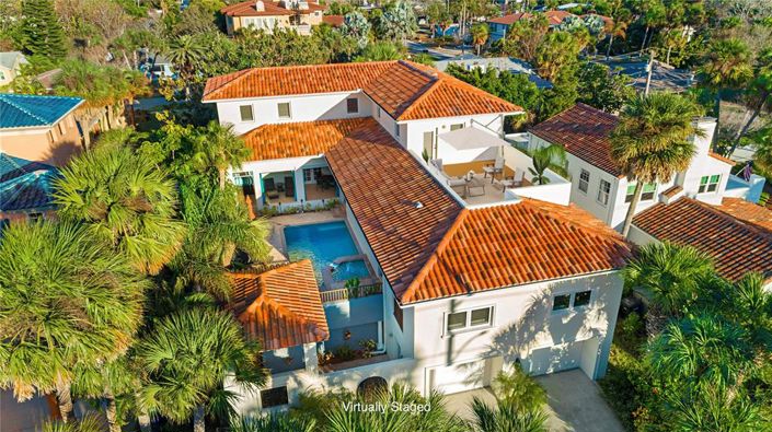 Image No.1-6 Bed Property for sale