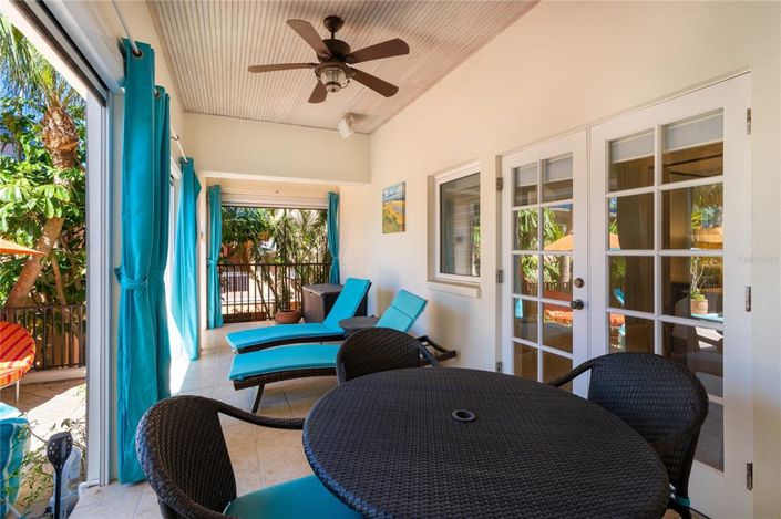 Image No.10-6 Bed Property for sale