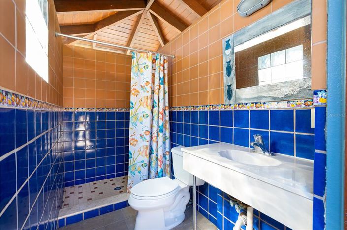 Image No.12-6 Bed Property for sale