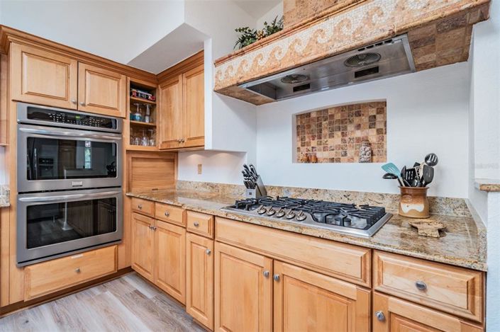 Image No.14-6 Bed Property for sale