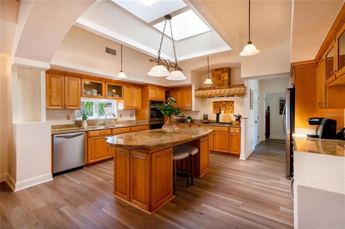 Image No.16-6 Bed Property for sale