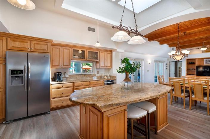 Image No.17-6 Bed Property for sale