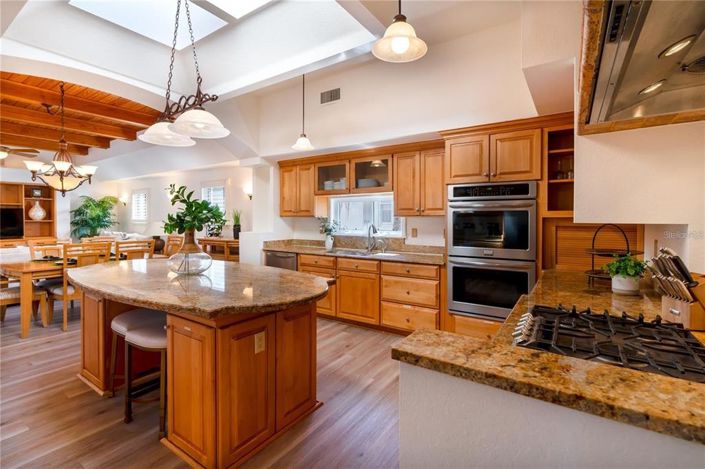 Image No.18-6 Bed Property for sale