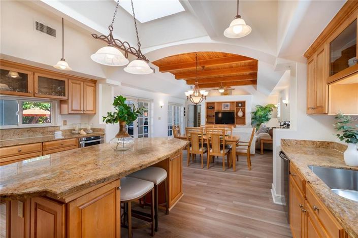 Image No.19-6 Bed Property for sale