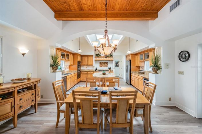 Image No.20-6 Bed Property for sale