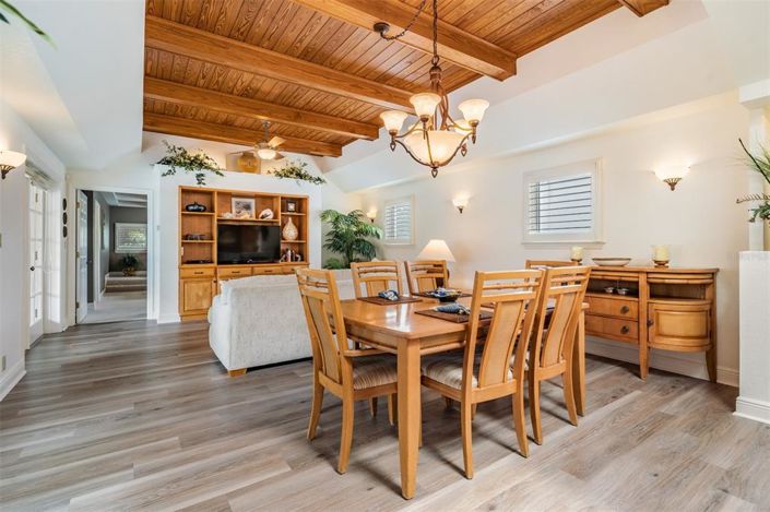 Image No.22-6 Bed Property for sale