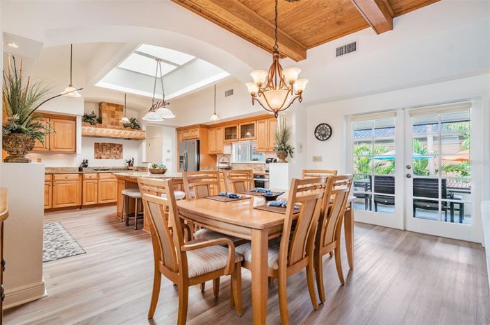 Image No.25-6 Bed Property for sale