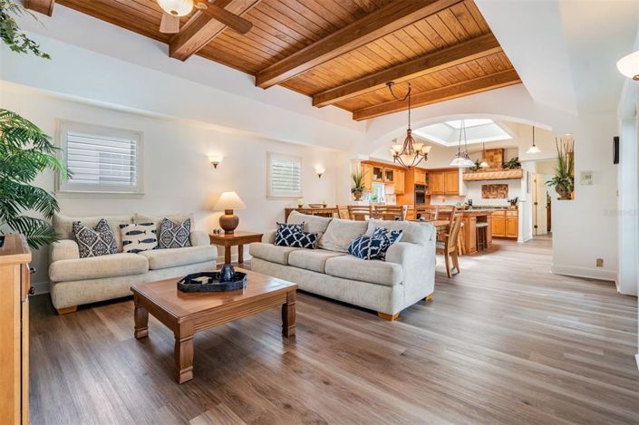 Image No.30-6 Bed Property for sale