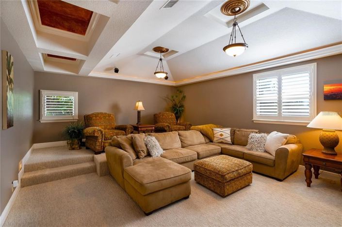 Image No.31-6 Bed Property for sale