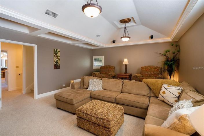 Image No.32-6 Bed Property for sale