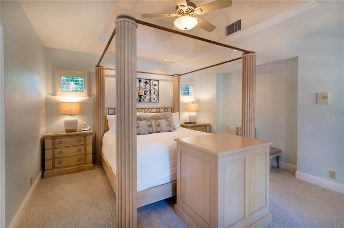 Image No.34-6 Bed Property for sale