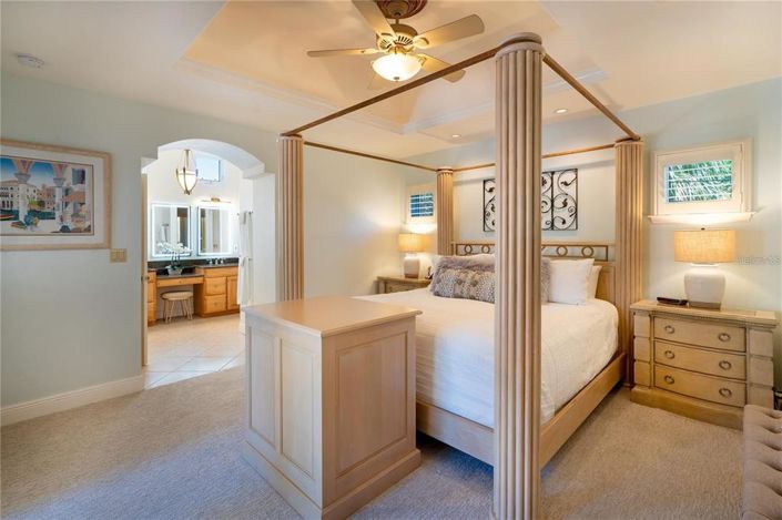 Image No.35-6 Bed Property for sale