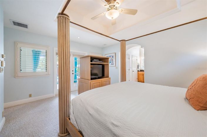 Image No.36-6 Bed Property for sale