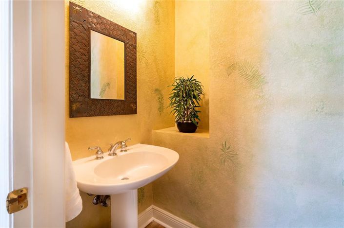 Image No.42-6 Bed Property for sale