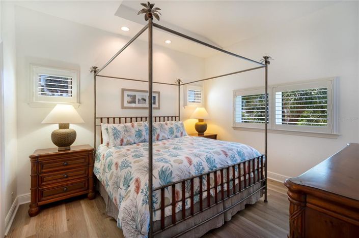 Image No.43-6 Bed Property for sale