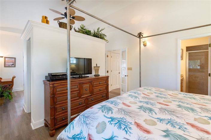 Image No.45-6 Bed Property for sale