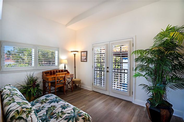 Image No.47-6 Bed Property for sale