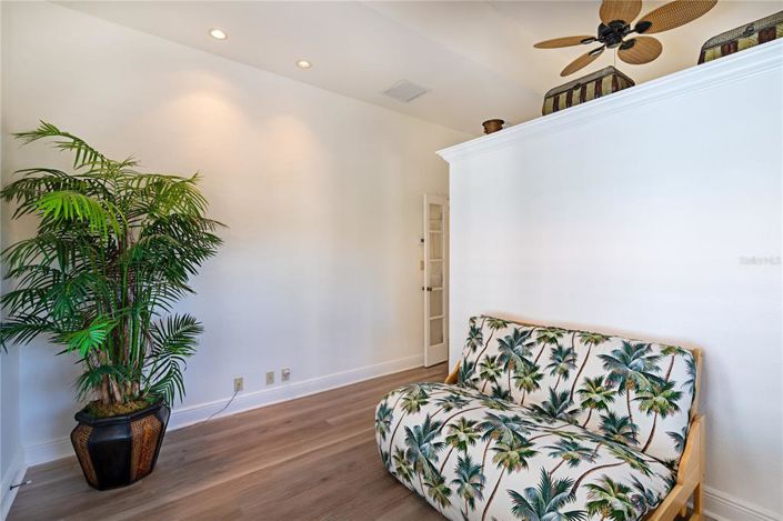 Image No.48-6 Bed Property for sale