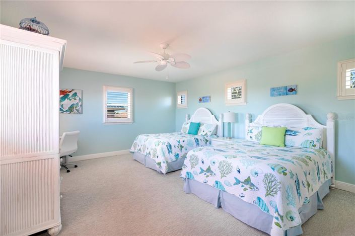 Image No.50-6 Bed Property for sale