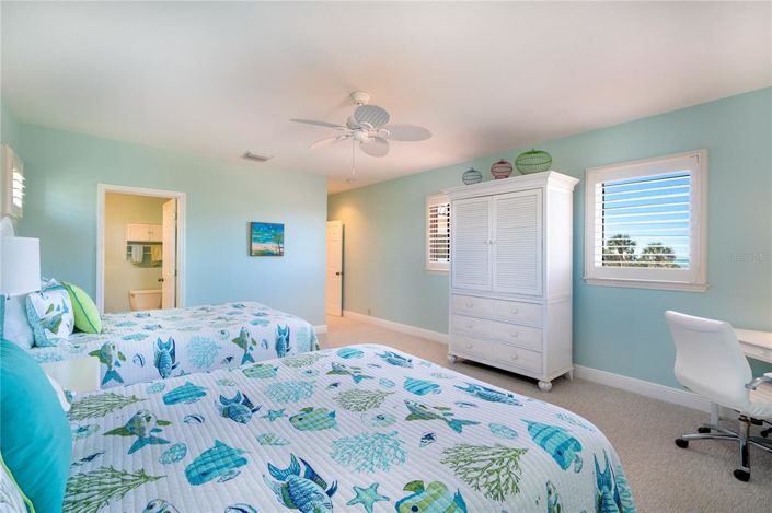 Image No.51-6 Bed Property for sale