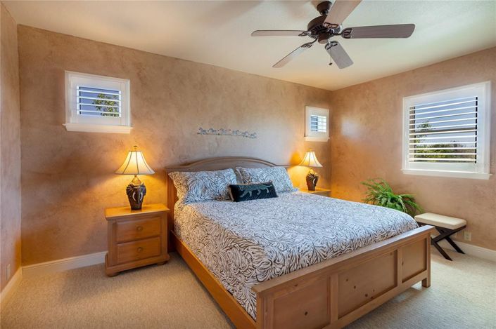 Image No.54-6 Bed Property for sale