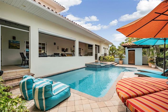 Image No.6-6 Bed Property for sale