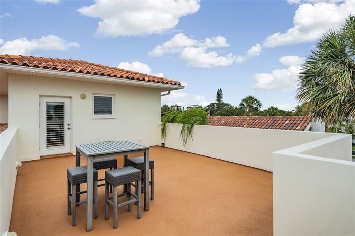 Image No.67-6 Bed Property for sale