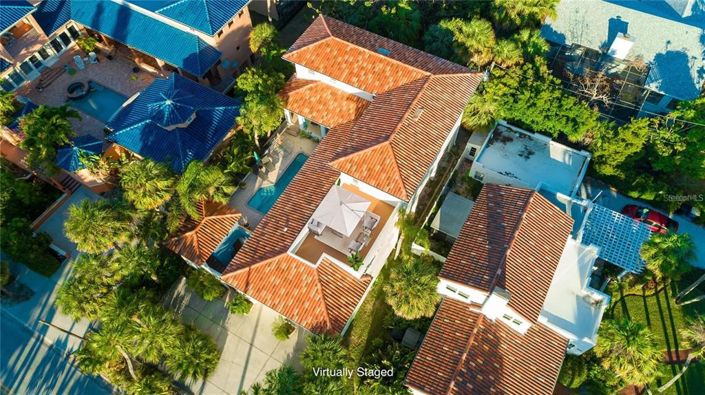 Image No.73-6 Bed Property for sale