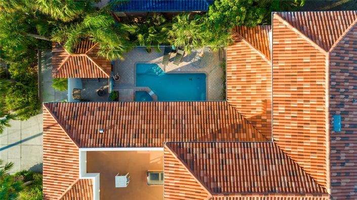 Image No.74-6 Bed Property for sale