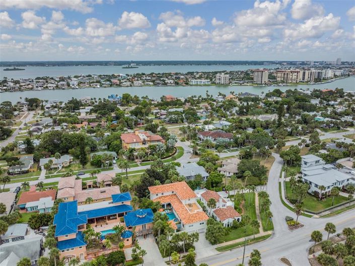 Image No.78-6 Bed Property for sale