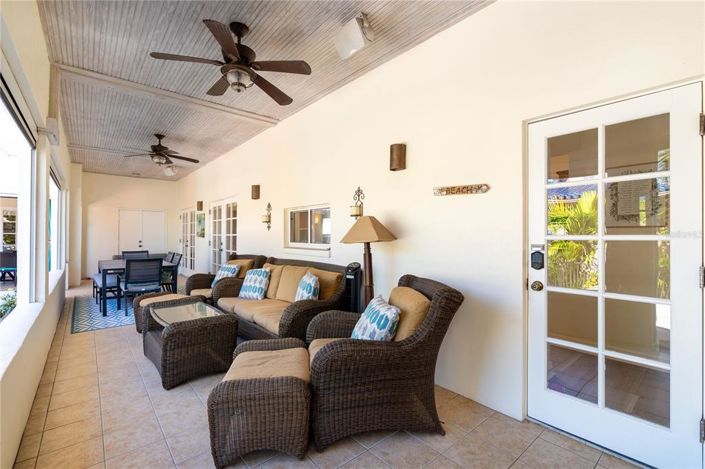 Image No.8-6 Bed Property for sale