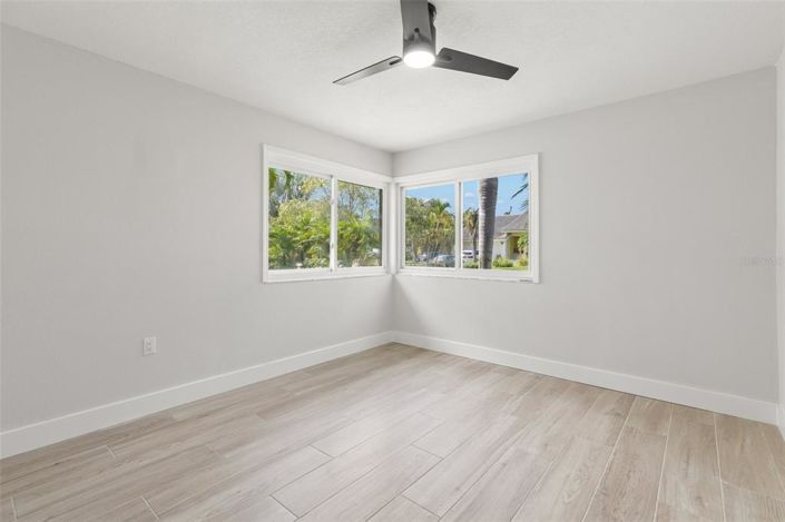 Image No.26-4 Bed Property for sale