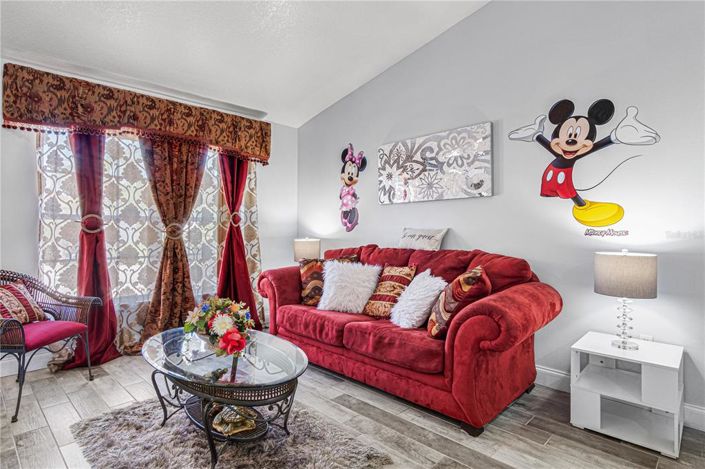 Image No.9-5 Bed Property for sale