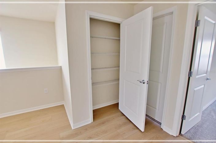 Image No.25-5 Bed Townhouse for sale