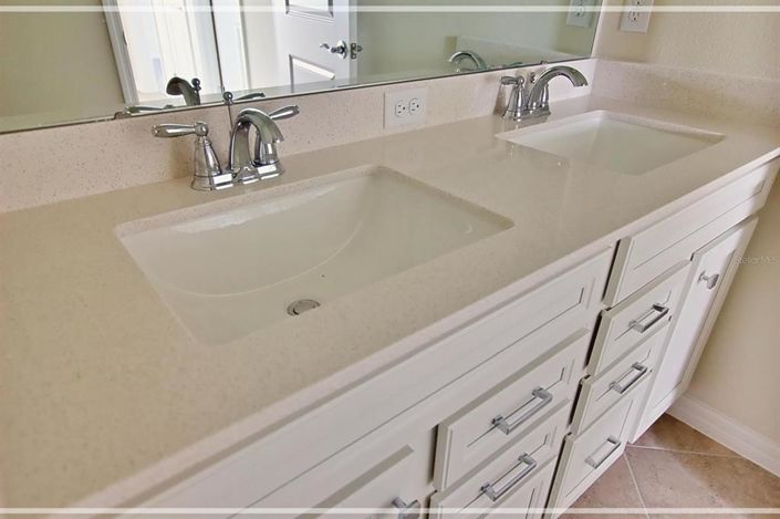 Image No.35-5 Bed Townhouse for sale