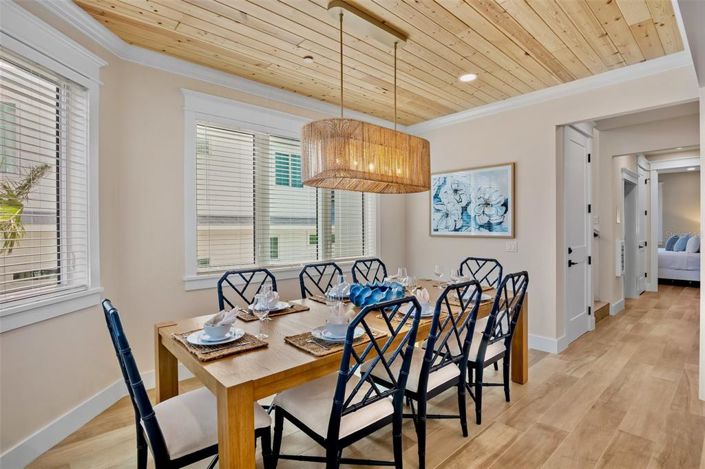 Image No.11-8 Bed Property for sale