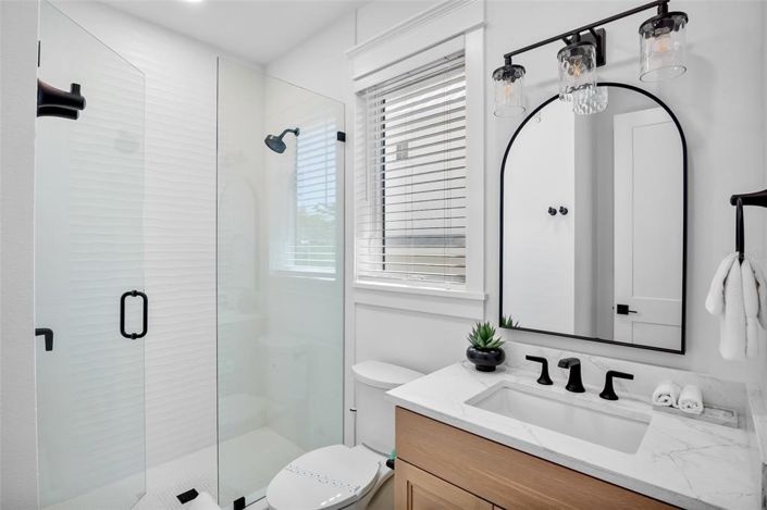 Image No.16-8 Bed Property for sale