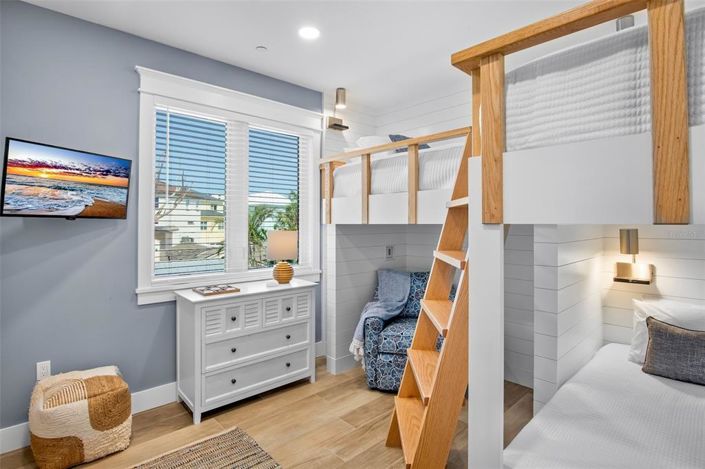 Image No.17-8 Bed Property for sale