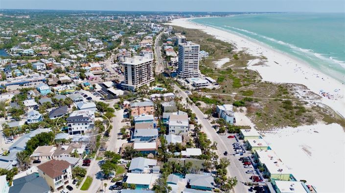 Image No.2-8 Bed Property for sale