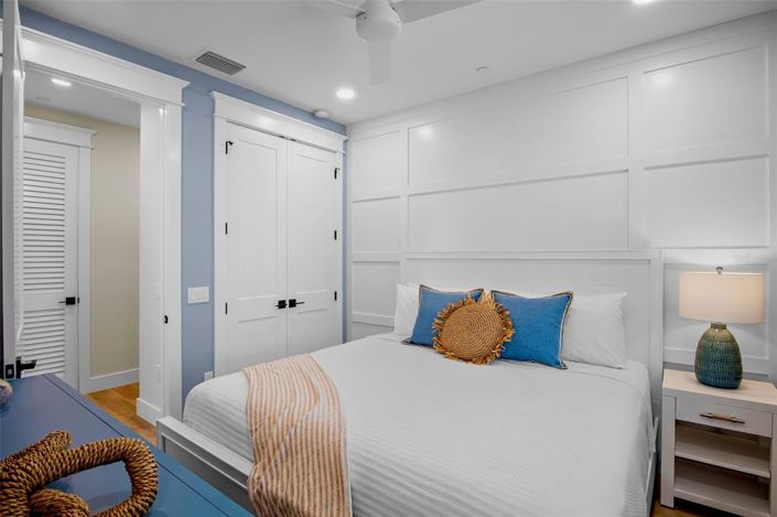 Image No.20-8 Bed Property for sale