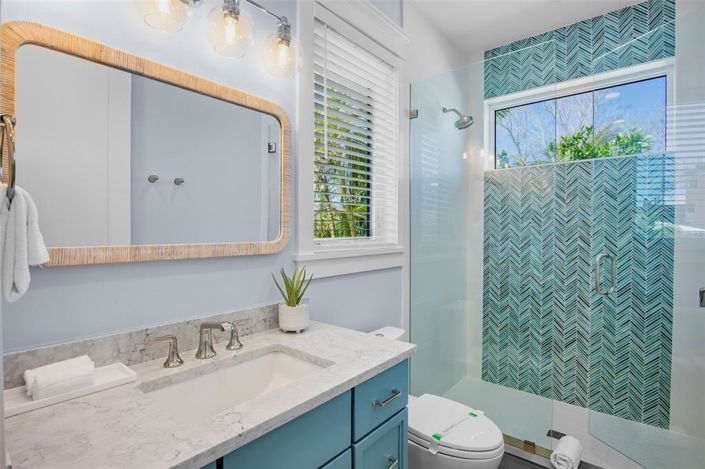 Image No.21-8 Bed Property for sale