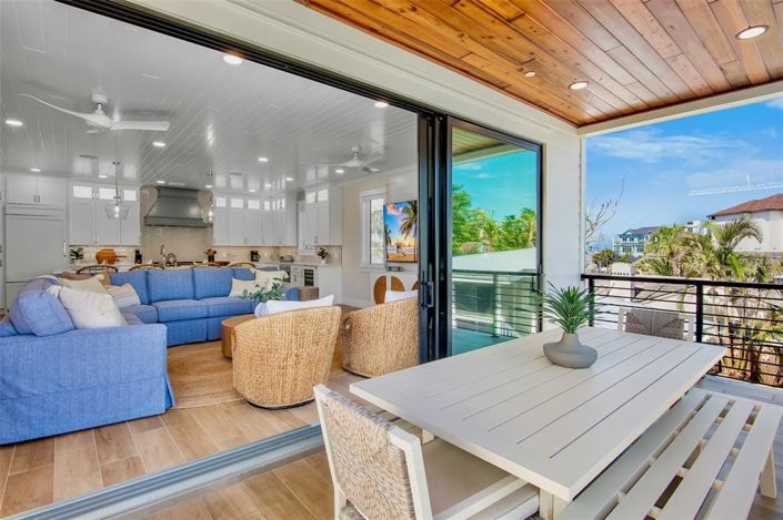 Image No.22-8 Bed Property for sale