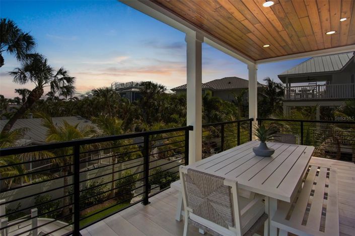 Image No.23-8 Bed Property for sale