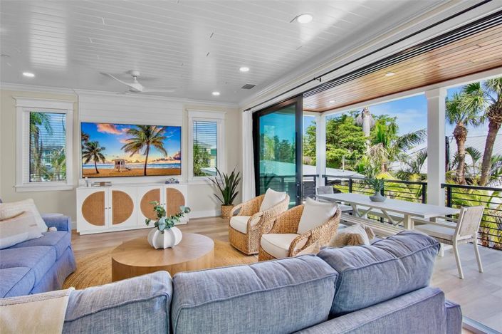 Image No.24-8 Bed Property for sale