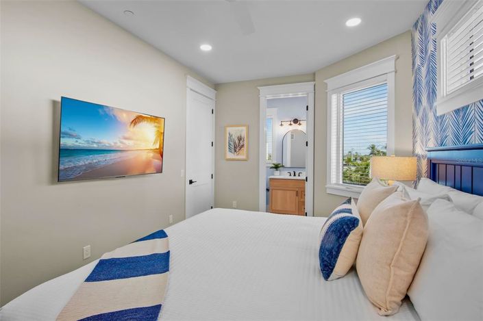 Image No.30-8 Bed Property for sale