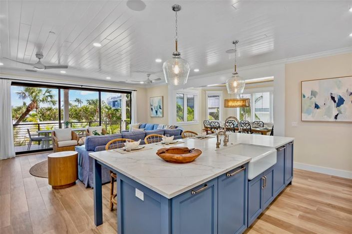 Image No.4-8 Bed Property for sale