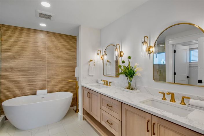 Image No.46-8 Bed Property for sale