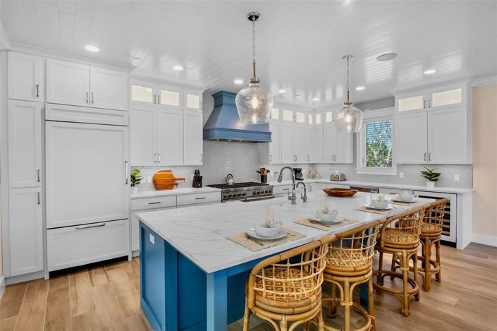 Image No.5-8 Bed Property for sale