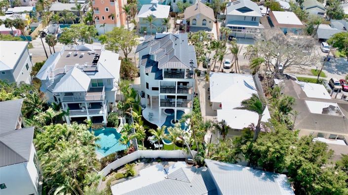 Image No.64-8 Bed Property for sale